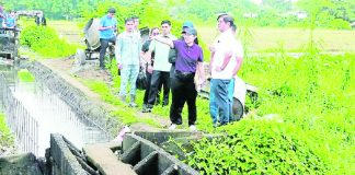 President Ferdinand Marcos Jr. inspects one of the first “ghost” flood control projects that he has personally seen during a visit to Barangy Piel in Baliuag, Bulacan, on Aug. 20. Aside from nonexistent or unfinished public works projects he says the government also was spending for overpriced construction materials. MARIANNE BERMUDEZ, PHILIPPINE DAILY INQUIRER