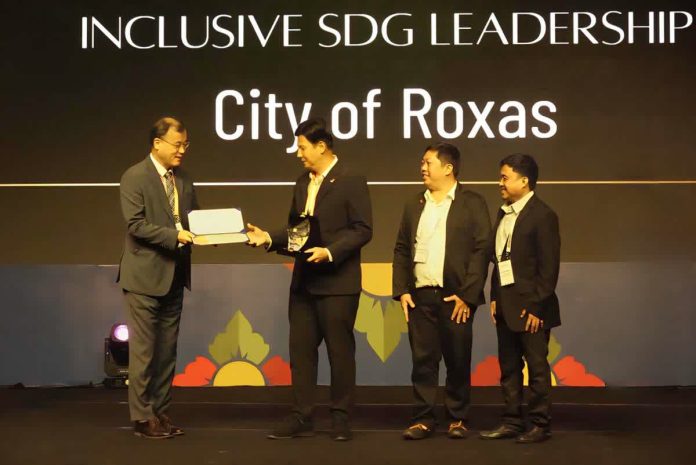 Roxas_City_award_resized_compressed Roxas City’s Mayor Ronnie Dadivas received the Inclusive SDG Leadership Award on behalf of the city government during the CityNet 4th SDG Cities Awards held in Indonesia on October 27. MAYOR RONNIE DADIVAS FB PHOTO