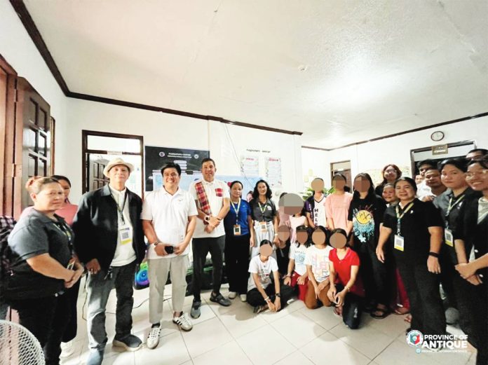 antique meal budget copy Antique’s Gov. Paolo S. Javier and Cong. Antonio “AA” Legarda visited the Pagsapupo Center, bringing gifts for the children and announcing the increase of their daily meal allowance. PROVINCE OF ANTIQUE PHOTO