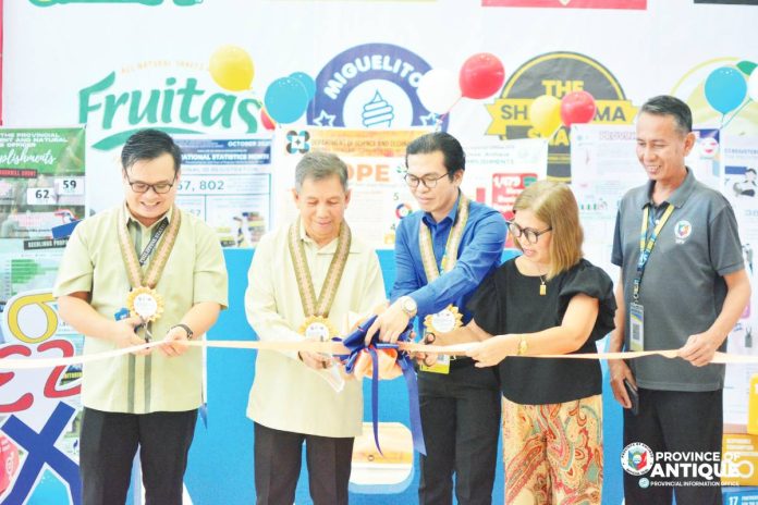 antique stat month copy Antique’s Provincial Administrator Robin Rubinos (second from left) led the ribbon-cutting ceremony marking the launch of the 36th National Statistics Month celebration at City Mall, San Jose de Buenavista, Antique on Oct. 9, 2025. PROVINCE OF ANTIQUE PHOTO