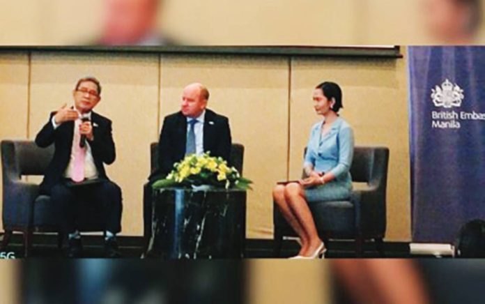 Anti-Red Tape Authority Secretary Ernesto Perez (left) and British Embassy Manila Charge d’ Affaires Michael Edward Welch (center) answer questions during the announcement of the memorandum of understanding in Makati City on Tuesday, Sept. 30, 2025. Part of the MOU is the provision of technical assistance such as on ARTA’s tracer studies on vital industry sectors namely energy and telecommunications. PNA PHOTO BY JOANN VILLANUEVA