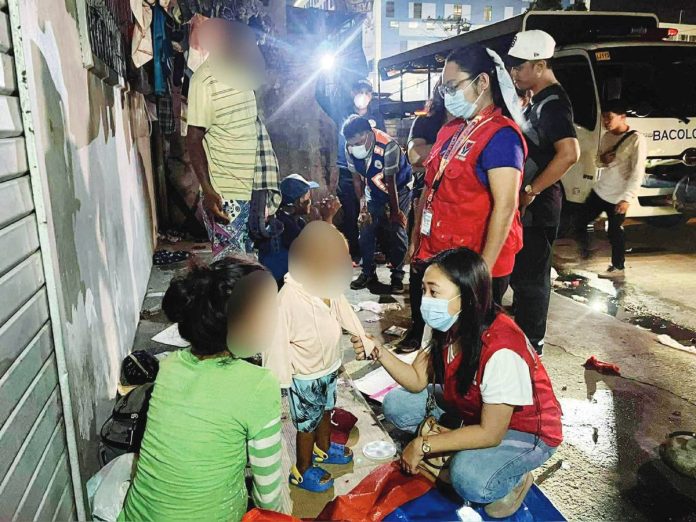 bacolod_mendicants_copy_resized A total of 19 mendicants were rescued by the Bacolod City Government through the Surveillance and Apprehension Teams on October 11. Minors and other vulnerable individuals received proper interventions and were returned to their families following assessment, profiling, and orientation at the Bay’s Center. MAYOR GREG GASATAYA/FACEBOOK PHOTO