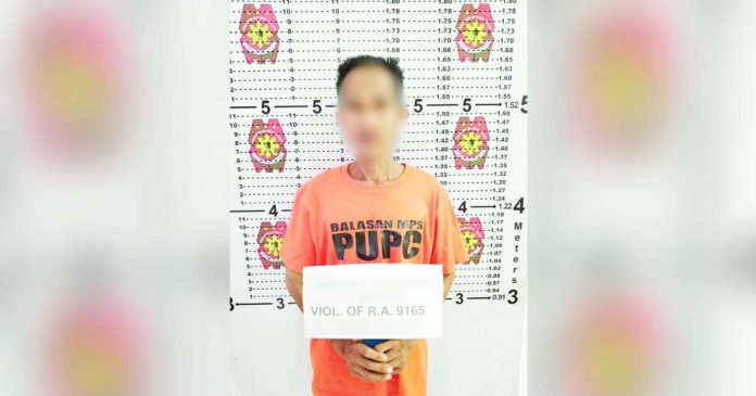 balasan man busted1_superimposed Alias “Richard”, classified as a high-value suspect, yielded around 84.9 grams of suspected shabu valued at P577,320 in a buy-bust operation in Barangay Balantian, Balasan, Iloilo, on Oct. 26, 2025. IPPO PHOTOS
