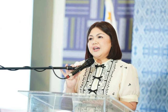 banner pic “Public service is both a privilege and a responsibility. Daku nga dungog nga makaupod ko kamo sa sini nga pag-panglakaton,” says Mayor Raisa Treñas during her first State of the City Address, highlighting her 100 days achievements as Iloilo City mayor. JADE DEQUIÑA/ILOILO CITY MAYOR’S OFFICE PHOTO