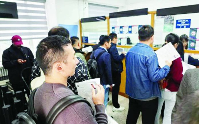 chinese_eVisa_copy_resized_compressed Visa applicants line up at the Philippine Embassy in Beijing’s Consular Section in this undated photo. The Philippine Embassy in Beijing announced on Oct. 15, 2025 that the Philippine government is set to resume its eVisa program for Chinese nationals in China in November 2025. PHOTO COURTESY OF THE PHILIPPINE EMBASSY IN CHINA