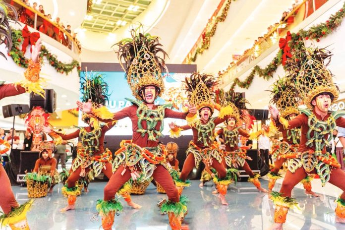 dinagyang_pic_resized Tribu Paghidaet, champion of Dinagyang 2025, electrifies the crowd during the street dance competition on January 26, 2025. DAGYANG PHOTOGRAPHY FB PAGE PHOTO