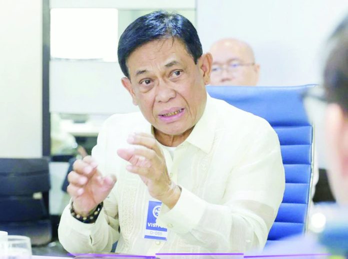 loan_interests.JPG_resized_compressed Securities and Exchange Commission chairperson Francis Lim noted that “the number of borrowers struggling under excessive interest rates has continued to grow in recent years, as certain entities exploit the accessibility of online lending applications to trap our fellow kababayans in cycles of debt.” DOF PHOTO