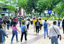 City hall earthquake drill exposes gaps in command, staff coordination City government employees and clients evacuate the Iloilo City Hall grounds during a citywide earthquake drill on October 17, as part of efforts to strengthen disaster preparedness and coordination. Human Resource Management Office Facebook page