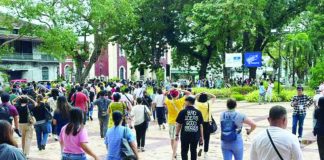 City government employees and clients evacuate the Iloilo City Hall grounds during a citywide earthquake drill on October 17, as part of efforts to strengthen disaster preparedness and coordination. Human Resource Management Office Facebook page