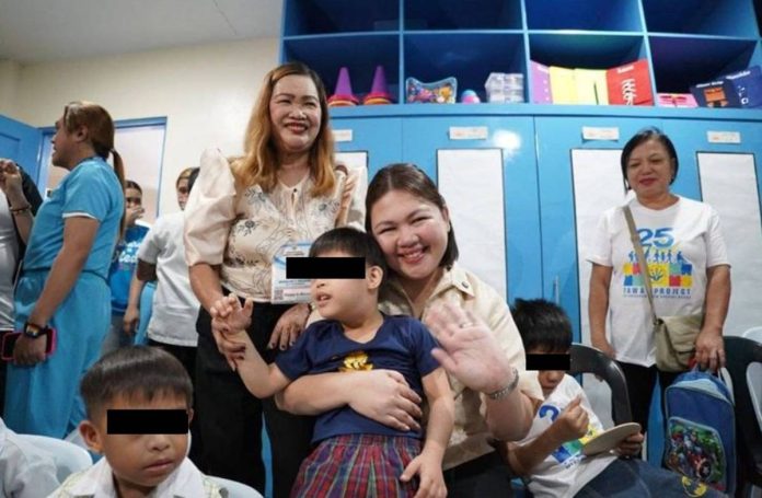 mai special needs Mayor Raisa Treñas shares a joyful moment with children with special needs during the opening of the RiseAble center in Barangay Taal, Molo, Iloilo City. MA. THERESA LADIAO/PN