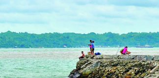 Residents by Fort San Pedro’s shoreline — one of Iloilo City’s most vulnerable coastal zones — may have only minutes to react if a tsunami is triggered by a strong earthquake along the Negros Trench, according to the Iloilo City Disaster Risk Reduction and Management Office. PN PHOTO