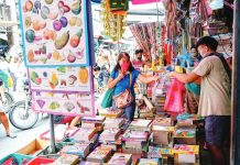 Customers buy various learning materials from a school supplies store in Divisoria, Manila in this file photo. The Department of Trade and Industry said it will work closely with the Bureau of Customs to ensure that only registered and properly taxed goods enter the country. GEORGE CALVELO, ABS-CBN NEWS PHOTO
