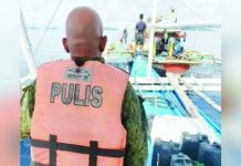 A police officer from the Iloilo Provincial Mobile Force Company joins the Bantay Dagat Task Force in intercepting a motor banca engaged in illegal fishing during a seaborne operation off northern Iloilo. PHOTO FROM ILOILO POLICE PROVINCIAL OFFICE