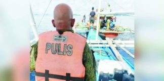 A police officer from the Iloilo Provincial Mobile Force Company joins the Bantay Dagat Task Force in intercepting a motor banca engaged in illegal fishing during a seaborne operation off northern Iloilo. PHOTO FROM ILOILO POLICE PROVINCIAL OFFICE