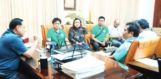 Gov. Arthur Defensor Jr. discusses Iloilo’s earthquake monitoring system with Philippine Institute of Volcanology and Seismology experts during a coordination meeting at the Iloilo Provincial Capitol on October 16. The meeting tackled plans to enhance the province’s seismic warning network and strengthen disaster preparedness following the recent magnitude 4.2 earthquake in Guimbal. PHOTO FROM BALITA HALIN SA KAPITOLYO