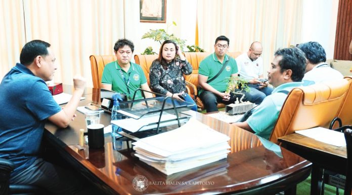 neljoy seismic Gov. Arthur Defensor Jr. discusses Iloilo’s earthquake monitoring system with Philippine Institute of Volcanology and Seismology experts during a coordination meeting at the Iloilo Provincial Capitol on October 16. The meeting tackled plans to enhance the province’s seismic warning network and strengthen disaster preparedness following the recent magnitude 4.2 earthquake in Guimbal. PHOTO FROM BALITA HALIN SA KAPITOLYO