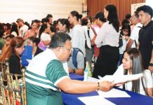 PESO job fair promotes safe migration for Ilonggos Jobseekers line up at the Casa Real de Iloilo during the PESO Job and Migrants Fair 2025, which offered over 3,300 local and overseas opportunities. PHOTO FROM PESO-ILOILO PROVINCE