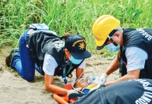 FIRST RESPONDERS. Barangay Tanods in Pavia perform simulated rescue operations during a disaster drill, showcasing their skills in basic life support and first aid under the MDRRMO’s community training program. BALITA PAVIANHON PHOTO