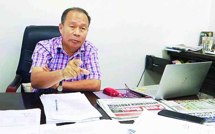 neljoy_province-wide_resized_compressed “May nakita ko da sa Sumbong sa Pangulo website nga questionable projects. May ara da nga tatlo ka projects nga pareho amount, wala sang specific nga location, pareho pa completion date. Amo na nga katingalahan gid,” says Iloilo Second District Board Member June Mondejar.