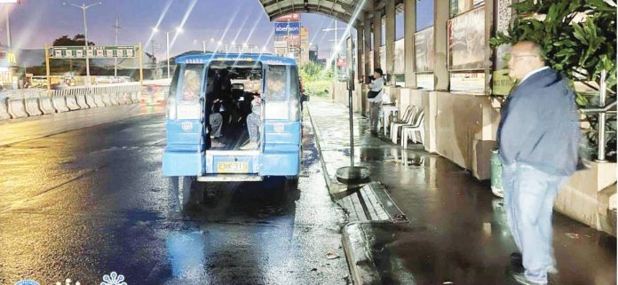 neljoy_reality_check_copy_resized (1) DAWN COMMUTE. Land Transportation Office (LTO) Region 6 director Atty. Gaudioso Geduspan II waits for a jeepney at a transport terminal in Barangay Ungka, Pavia, Iloilo before sunrise as part of his “reality check” ride to experience first-hand the daily struggles of Ilongo commuters. LTO-6 PHOTO