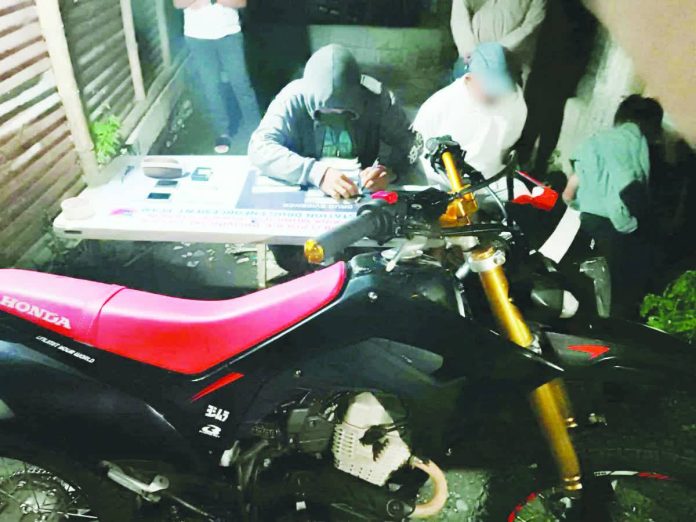 pavia_man_shabu_resized_compressed Police arrested a 46-year-old man and seized around P816,000 worth of suspected shabu during an antidrug operation in Barangay Tigum, Pavia, Iloilo, on Oct. 22, 2025. PAVIA MUNICIPAL POLICE STATION PHOTO