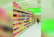 ‘No price freeze’: Palace clarifies BBM only ordered ‘strict monitoring’ A shopper buys basic goods at a supermarket in Pavia, Iloilo on Tuesday, October 28, 2025. PN PHOTO