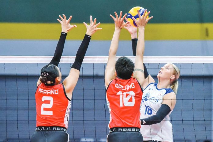 sports Debeer Anna DeBeer of ZUS Coffee Thunderbelles scores against the defense of Ara Galang and Abigail Maraño of Chery Tiggo Crossovers. PVL PHOTO