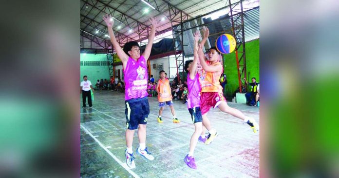 sports UNO-R_superimposed Players battle for possession during the 1st Mayor Greg Gasataya 3x3 Basketball Tournament at the Villamonte Gymnasium in Bacolod City. CONTRIBUTED PHOTO