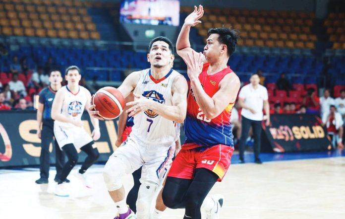 NLEX Road Warriors’ Kevin Alas drives past Phoenix Fuel Masters’ Bryan Santos during their PBA Philippine Cup match at the Ninoy Aquino Stadium. PBA PHOTO