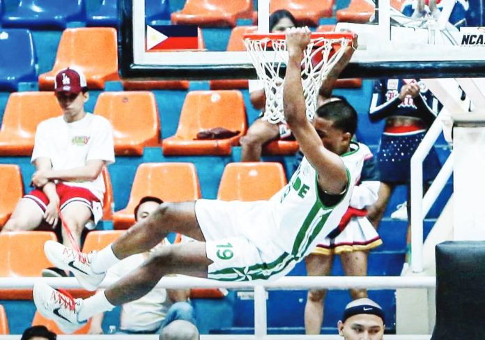 sports_Benilde_resized College of St. Benilde’s SJ Moore finishes with a two-handed dunk against Letran. PHOTO COURTESY OF NCAA/GMA SPORTS