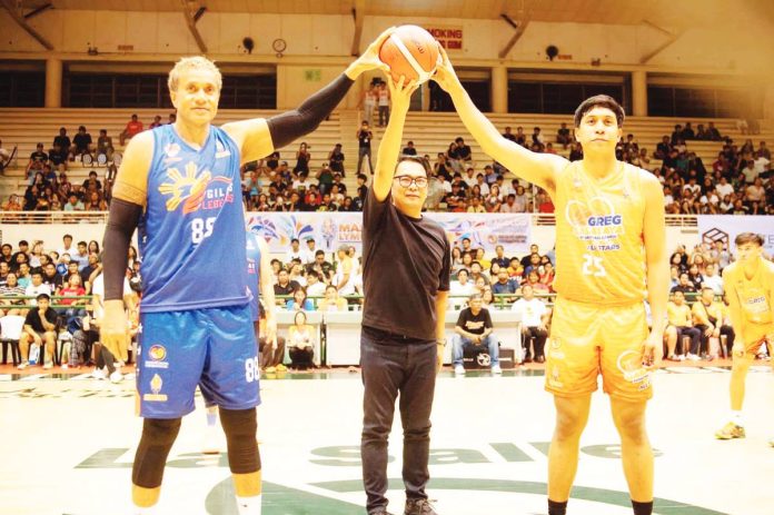 The ceremonial toss, featuring Gilas Pilipinas legend Asi Taulava, during the Legends Rise: MassKara Gugma All-Star Exhibition Game. PHOTO COURTESY OF GREG GASATAYA