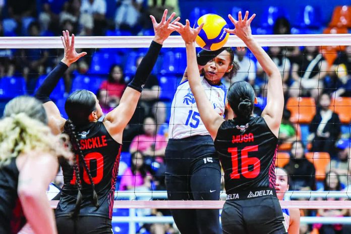 sports_Miner_resized_compressed ZUS Coffee Thunderbelles’ Alexa Miner soars for a spike against two Petro Gazz defenders. PVL PHOTO