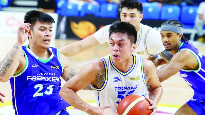 Rey Nambatac delivered clutch baskets in the final minutes to secure TNT Tropang 5G’s road victory over Converge. PBA PHOTO