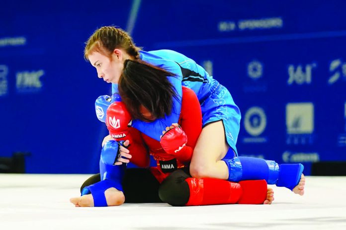 Negrense fighter Charlie Ratcliff wasted no time securing gold in the girls’ 45kg modern MMA event at the Asian Youth Games in Bahrain, forcing an early tap-out from her Thai opponent. POC