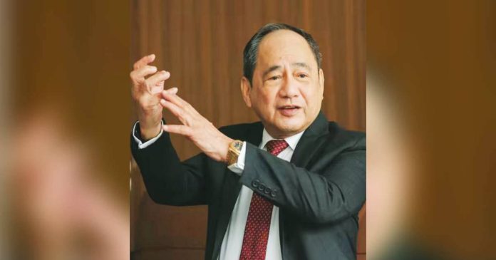 students stock trading.JPG_superimposed Philippine Stock Exchange president and CEO Ramon Monzon says participants in the stock trading game will be given virtual money to “invest” in stocks using actual market data. JILSON TIU/ASIA.NIKKEI.COM PHOTO