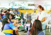 Corruption issue starting to affect tax collection growth – DOF chief A filer is seen the Bureau of Internal Revenue (BIR) Revenue Region 8B South NCR in Makati City in this filephoto. The BIR expects less on-site filers as many have opted to file their Income Tax Returns online. MARK DEMAYO/ ABS-CBN NEWS PHOTO