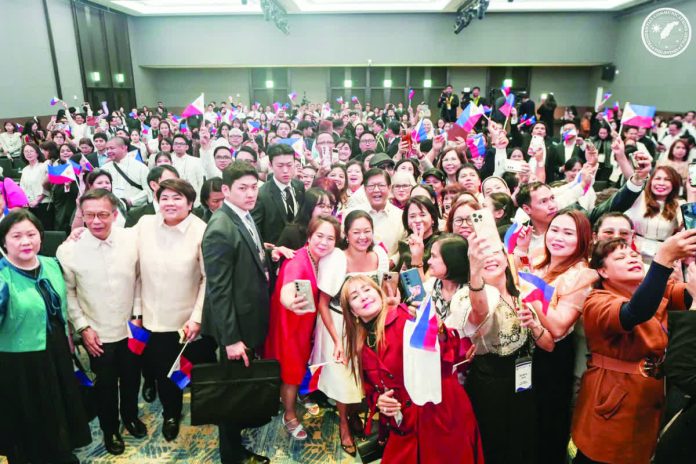 trade_policies_copy_resized_compressed Members of the Filipino community in South Korea warmly welcomed President Ferdinand R. Marcos Jr., First Lady Louise Araneta-Marcos, Cabinet secretaries, and other Philippine government officials during the Filipino Community (FilCom) gathering on Thursday night, Oct. 30, 2025. PCO.GOV.PH PHOTO