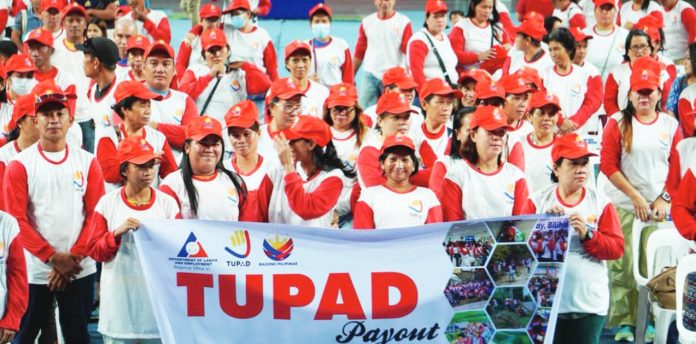 Gov. Paolo Javier led the DOLE TUPAD payout for beneficiaries from the municipalities of Bugasong, Barbaza, San Jose de Buenavista, and Hamtic on October 6, 2025. A total of 747 workers received their salaries amounting to P5,130 each. PROVINCE OF ANTIQUE PHOTO