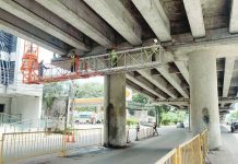 PUBLIC DOUBTS LINGER: After two quakes, Ungka Flyover clears safety checks – but DPWH monitoring intensifies The Department of Public Works and Highways Region 6 (DPWH-6) says a monitoring survey is periodically being carried out to ensure the safety of the Ungka Flyover in Pavia, Iloilo. Photo shows the DPWH-6 technical team conducting a Rapid Visual Assessment on the flyover on Oct. 1 after a magnitude 6.9 earthquake hit Cebu on Sept. 30, 2025. AJ PALCULLO/PN