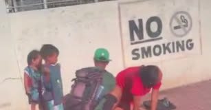 A video of a woman giving birth on the sidewalk outside Corazon Locsin Montelibano Memorial Regional Hospital along Lacson Street in Bacolod City went viral on social media on October 23, 2025. SCREENGRAB FROM SPINCER AYCO FB