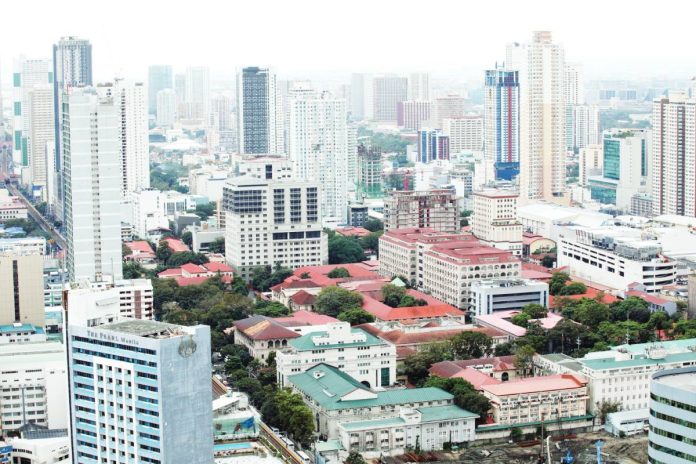 STRONGER ECONOMY The Philippines is poised to be the region’s third fastest-growing economy this year, trailing only Vietnam’s robust 6.6 percent and Mongolia’s 5.9 percent, according to the World Bank. PNA PHOTO BY YANCY LIM