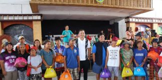 Antique’s Gov. Paolo S. Javier and Cong. AA Legarda lead the distribution of family food packs to residents affected by Typhoon “Tino” in Laua-an on November 5. CONG. AA LEGARDA FB PHOTO