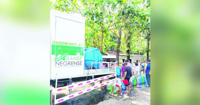 The Negros Occidental Provincial Disaster Risk Reduction and Management Office (PDRRMO) continues to deliver safe and portable water to areas affected by the recent Typhoon “Tino.” PROV’L GOV’T OF NEGOCC PHOTO