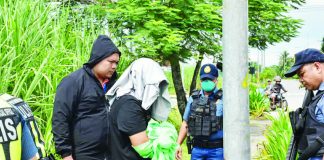 A police staff sergeant (third from right) assigned to Bacolod City Police Station 5 confesses to killing a 42-year-old businesswoman from Victorias City, Negros Occidental. PRO-NIR PHOTO