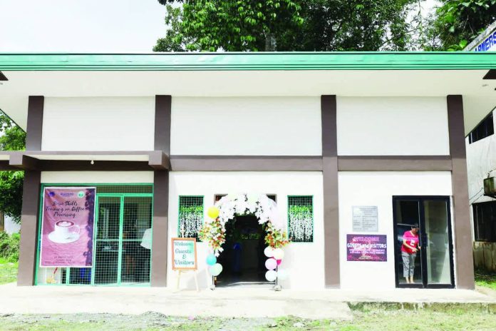 Capiz_coffee_facility_copy_resized_compressed The Department of Agriculture (DA)-Western Visayas officially inaugurated a P2-million Coffee Processing Facility for the Artuz Farmers Production and Marketing Association (AFPAMA) in Tapaz, Capiz, on October 29. DA-WV PHOTO