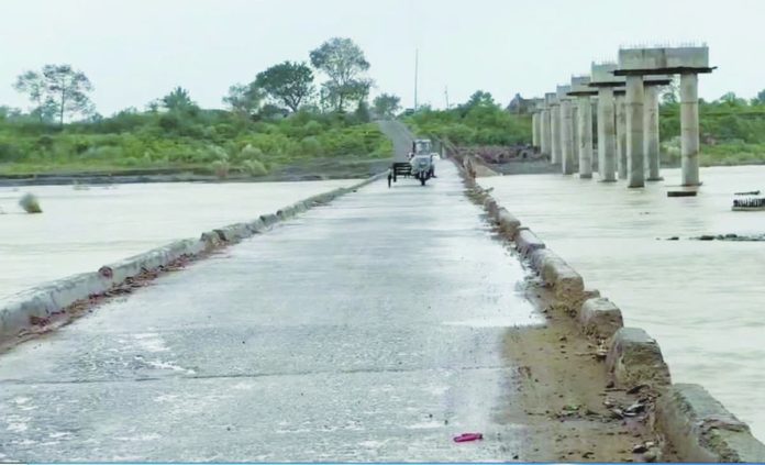 DILG_flags_copy_resized_compressed Over 26 barangays in Echague, Isabela province remain isolated as the Gucab and Annafunan overflow bridges remain impassable due to the heavy rains brought by Super Typhoon “Uwan”. ABS-CBN NEWS
