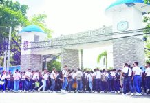 Fierce competition for PNP slots: Only 13.61% of 2,205 WV applicants expected to qualify as PRO-6 tightens recruitment standards Applicants crowd the entrance of the Police Regional Office 6 headquarters in Iloilo City as recruitment under the Philippine National Police’s Attrition Program opens. Over 2,200 hopefuls are vying for only 300 available slots across Western Visayas. PRO-6 PHOTO