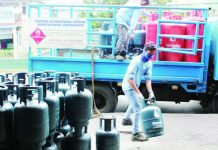 Fuel firms cut LPG prices Petron and Solane reduced liquefied petroleum gas (LPG) prices by P5.50 and P4.95, respectively, for a typical 11-kilogram LPG tank. PNA PHOTO BY GIL CALINGA