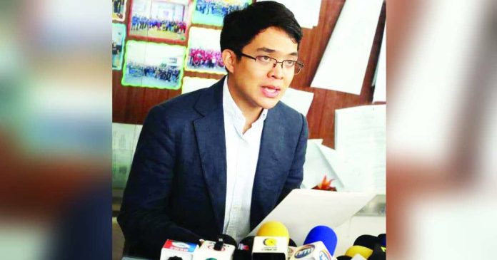 Leviste flags copy_superimposed_compressed There appears to be a “systemic blueprint” for bid manipulation within the Department of Public Works and Highways, says Batangas 1st District’s Cong. Leandro Legarda Leviste. He has accused a party-list lawmaker of “pre-ordering” billions of pesos’ worth of DPWH projects months before the 2025 national budget was approved.