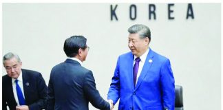President Ferdinand Marcos Jr. shakes hands with Chinese President Xi Jinping during the handover ceremony of the Asia-Pacific Economic Cooperation (Apec) chairmanship on Saturday, Nov. 1, 2025. PHOTO COURTESY OF BONGBONG MARCOS/FACEBOOK